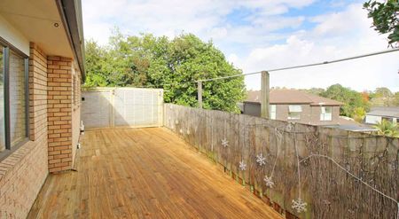 Spacious, Popular Location - Mt Wellington - Photo 4