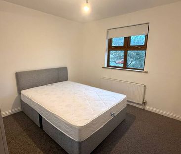 Partly Furnished 2 Bedroom Apartment - Photo 2