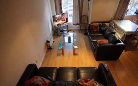 6 Bed - Flats 3&4 , 71 Cardigan Road, Hyde Park, Leeds - LS6 1EB - Student - Photo 2