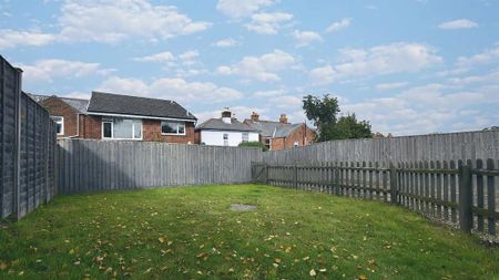 2 bedroom semi-detached house to rent - Photo 5