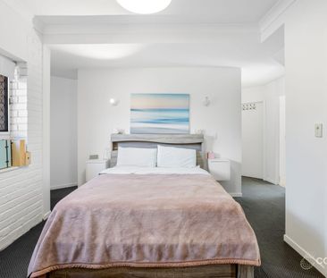 Rare Fully Self-Contained Dual Living in Prime Arundel Cul-de-Sac - Photo 3