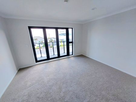 Modern Birkenhead Townhouse - Photo 2