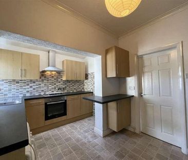 Hampton Road, Scarborough, YO12 - Photo 3