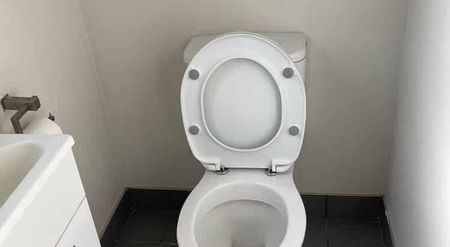 3 BEDROOM HOUSE WITH 1 BATH & 2 TOILETS. - Photo 5