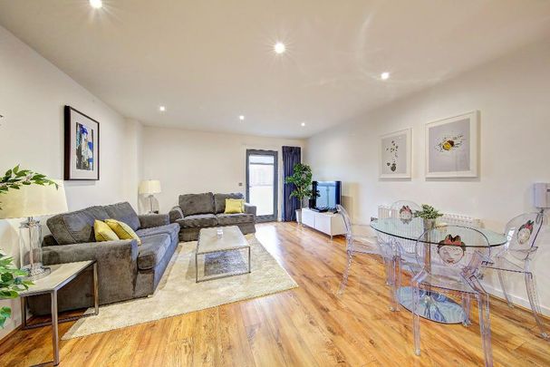 2 bedroom flat to rent - Photo 1