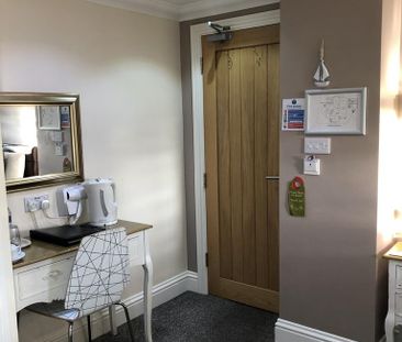 4 bedroom hotel room to rent - Photo 2