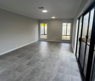 Near New 3 Bedroom Home! - Photo 6