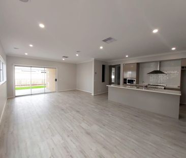 Four Bedroom In Great Location!! - Photo 6