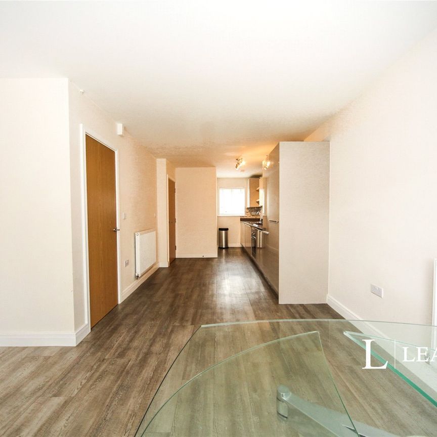 4 bedroom semi detached to rent Hazel Mead, LU5 - Photo 1