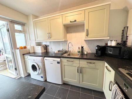 3 bedroom terraced house to rent - Photo 5