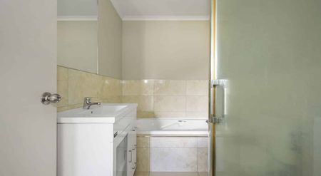 Walk to Uni! - Photo 2