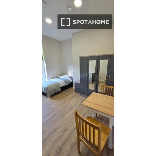 Bed in shared room in a residence for rent in Dublin - Photo 1