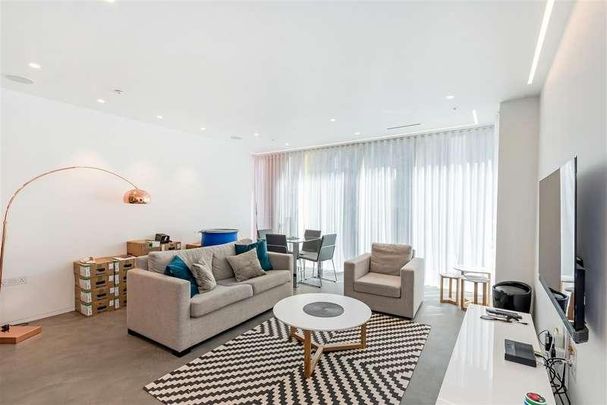 At Buckingham Palace Road, Victoria, London, SW1W - Photo 1