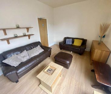 3 bedroom flat to rent - Photo 3