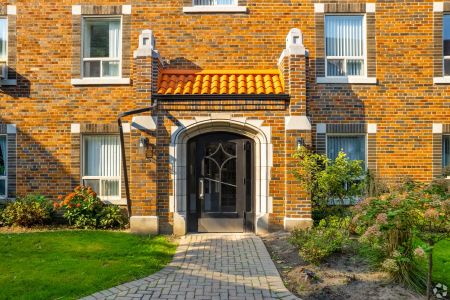 Sherwood Court Apartments — 2 Bedroom Unit - Photo 4