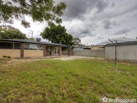 7 Connaught Street, Forrestfield WA 6058 - Photo 2