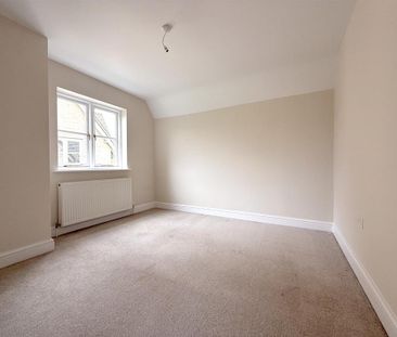 4 bedroom detached house to rent - Photo 4