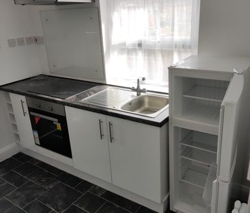 2 Bed Flat, Cholmeley Road, RG1 - Photo 2