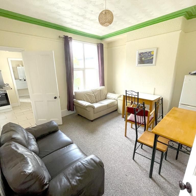 4 bedroom terraced house to rent - Photo 1