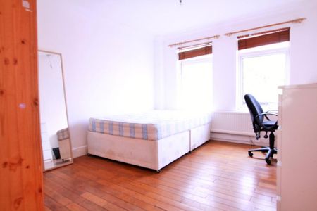 4 bedroom terraced house to rent - Photo 3