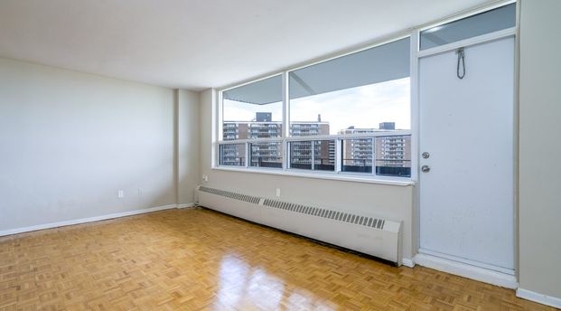 6171 Bathurst St - Photo 1