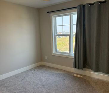 3 Bedroom Upper Unit in Rosewood – Former Showhome - Photo 3
