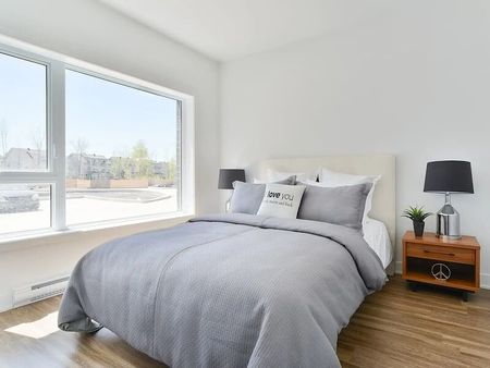 11-21 Ronsard Street - Photo 2