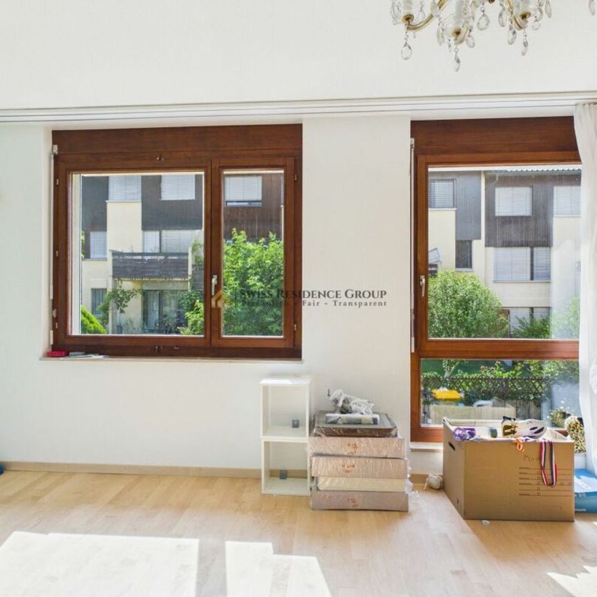 Traumhaftes Wohnen am Fusse des Üetlibergs - Stilvolles 6.5-Zimmer-Doppelhaus - Photo 1