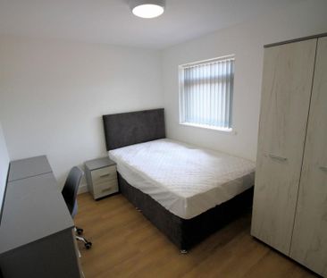 5 bedroom detached house to rent - Photo 4