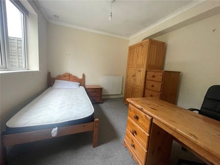 Nobles Way, Egham, Surrey, TW20 9RG - Photo 3