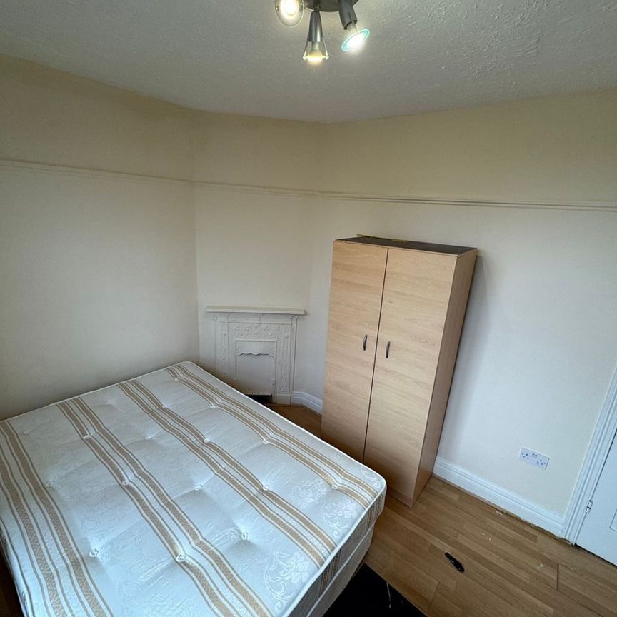 1 Bed Flat, Green Lanes, N13 - Photo 1
