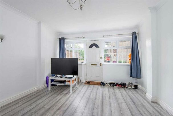 Aston Street, Wapping, E14 - Photo 1