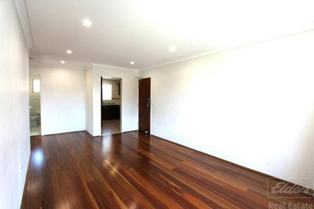 Well presented 2 bedroom unit for lease! - Photo 2