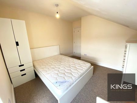 4 bedroom apartment to rent - Photo 3