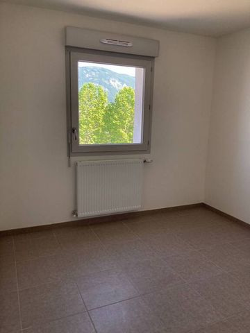 Location appartement Saint-Martin-d'Hères 38400 63.9 m² - Photo 3