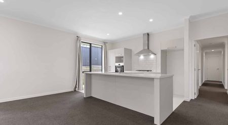 Modern home at The Lakes - Photo 3