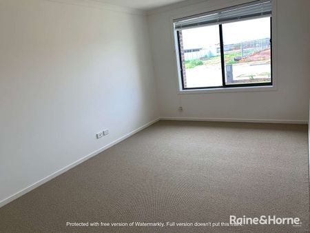 Four bedroom home in prime location! - Photo 5