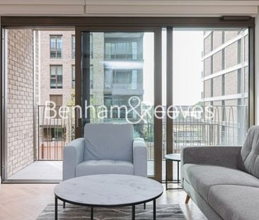 2 Bedroom flat to rent in Saxon House, Parkland Walk, SW6 - Photo 3