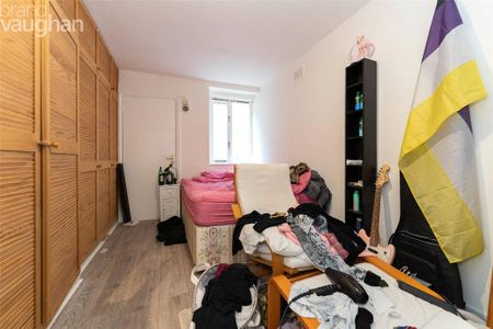3 bedroom flat to rent - Photo 3