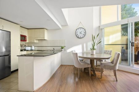 New York–Style Loft Apartment - Photo 3