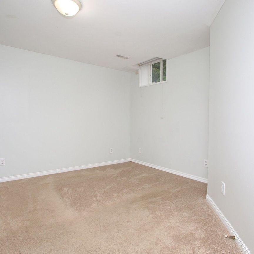 For Lease - 295 Brimson Drive, Newmarket, Ontario - Photo 1