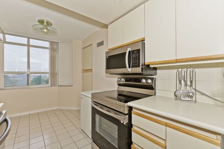 For Lease - 30 Malta Avenue Unit# 804, Brampton, Ontario - Photo 5