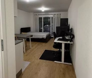 Appartement d une pièce au 1er étage - Rue de Borde 17 - Photo 2
