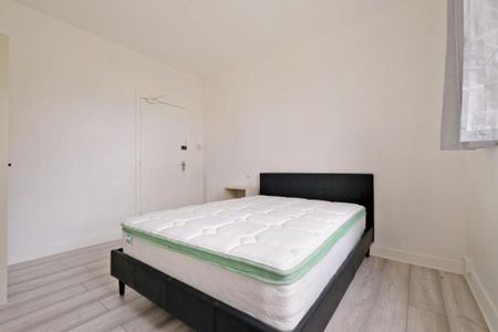 3 bedroom flat to rent - Photo 5