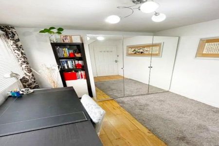 5 bedroom semi-detached house to rent - Photo 4