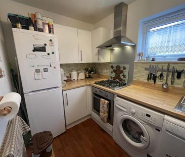 2 bedroom flat to rent - Photo 6