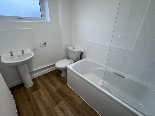 3 bedroom end of terrace house to rent - Photo 1