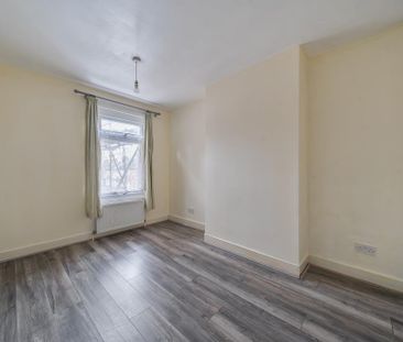 3 bedroom end of terrace house to rent - Photo 1