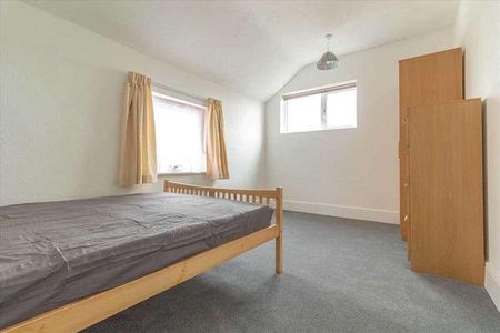 Scarborough Street, Northampton, NN9 - Photo 2
