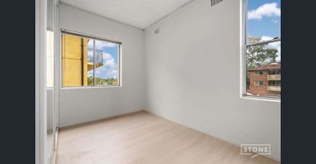 Conveniently Located Two Bedroom Apartment - Photo 4